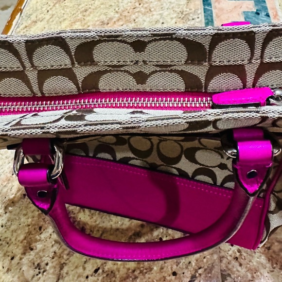 Darling Coach bag 9" H 8" W 3" A In bright pink leather & tan fabric Great cond. - Picture 5 of 7
